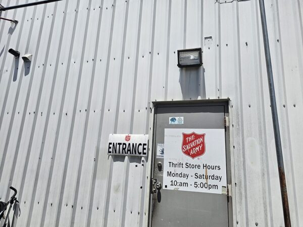 在關島的二手店尋寶！