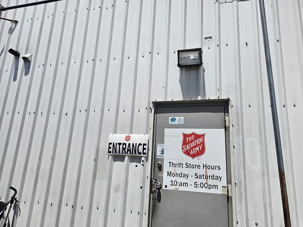 在關島的二手店尋寶！